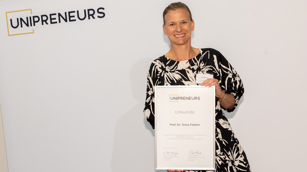 The UNIPRENEURS Award was conferred on Professor Tessa Flatten in Berlin.